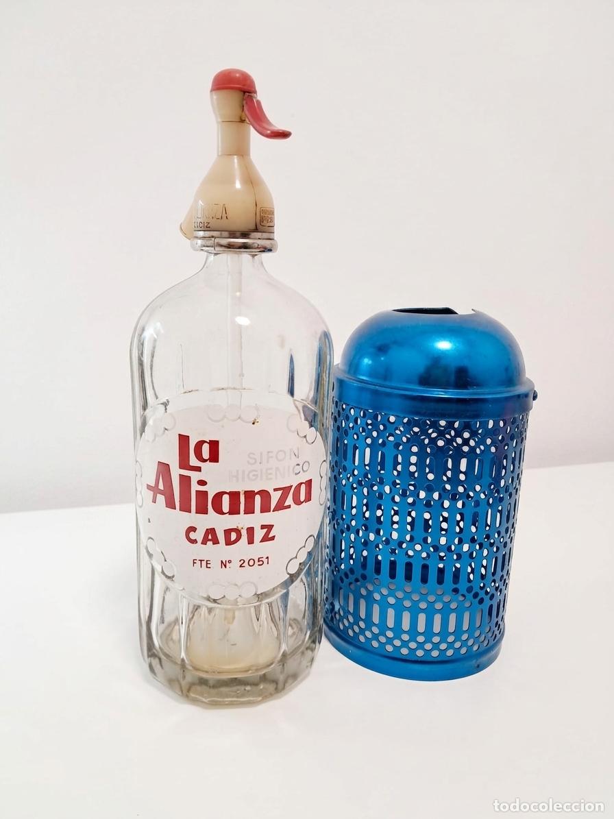 Alte Flaschen: Antiguo Sif&oacute;n &rdquo;La Alianza&rdquo; C&aacute;diz - Rejilla Met&aacute;lica Azul El&eacute;ctrico - A&ntilde;os 60/70