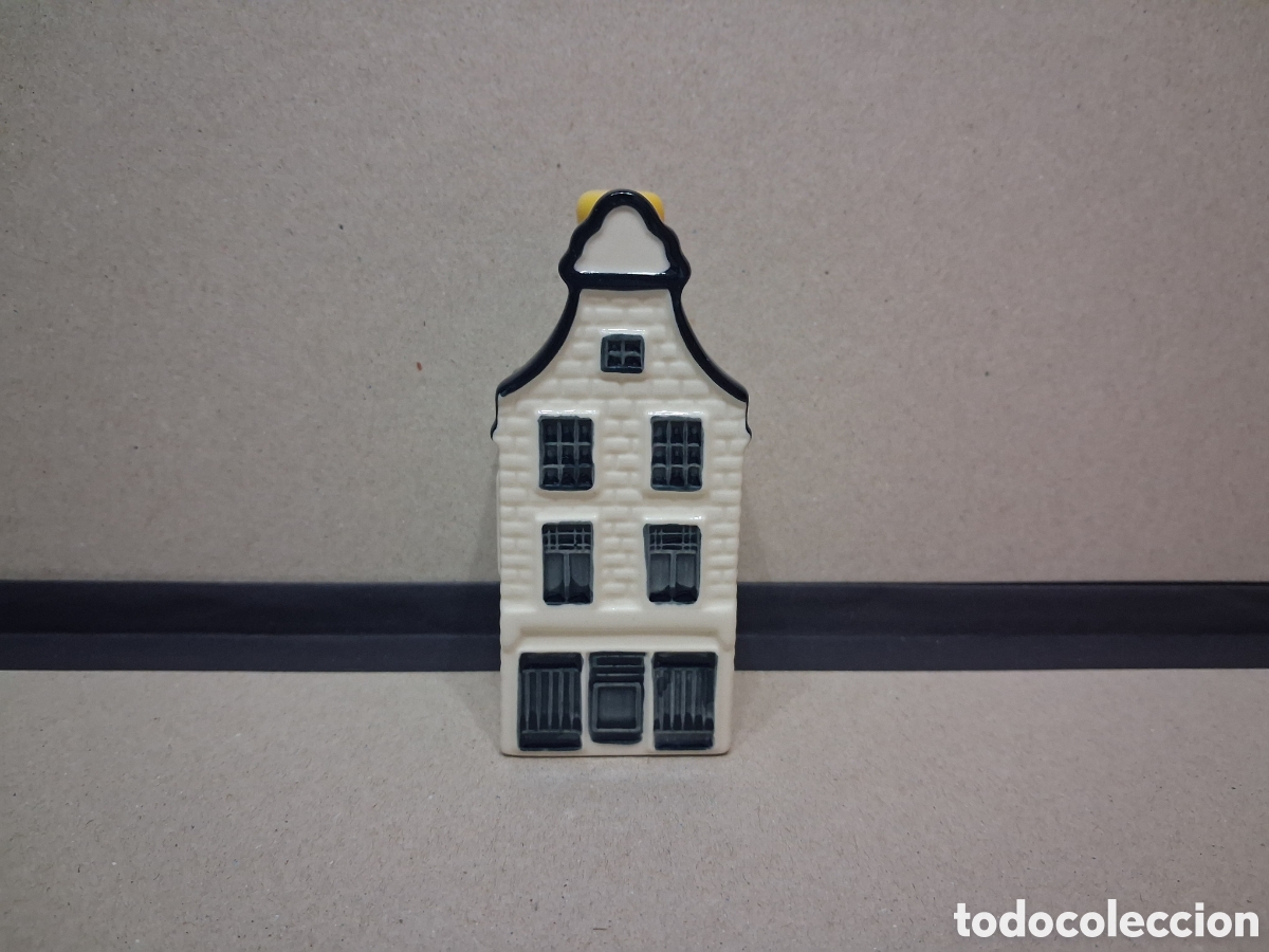 Botellas antiguas: Casita botella en cer&aacute;mica de Delft