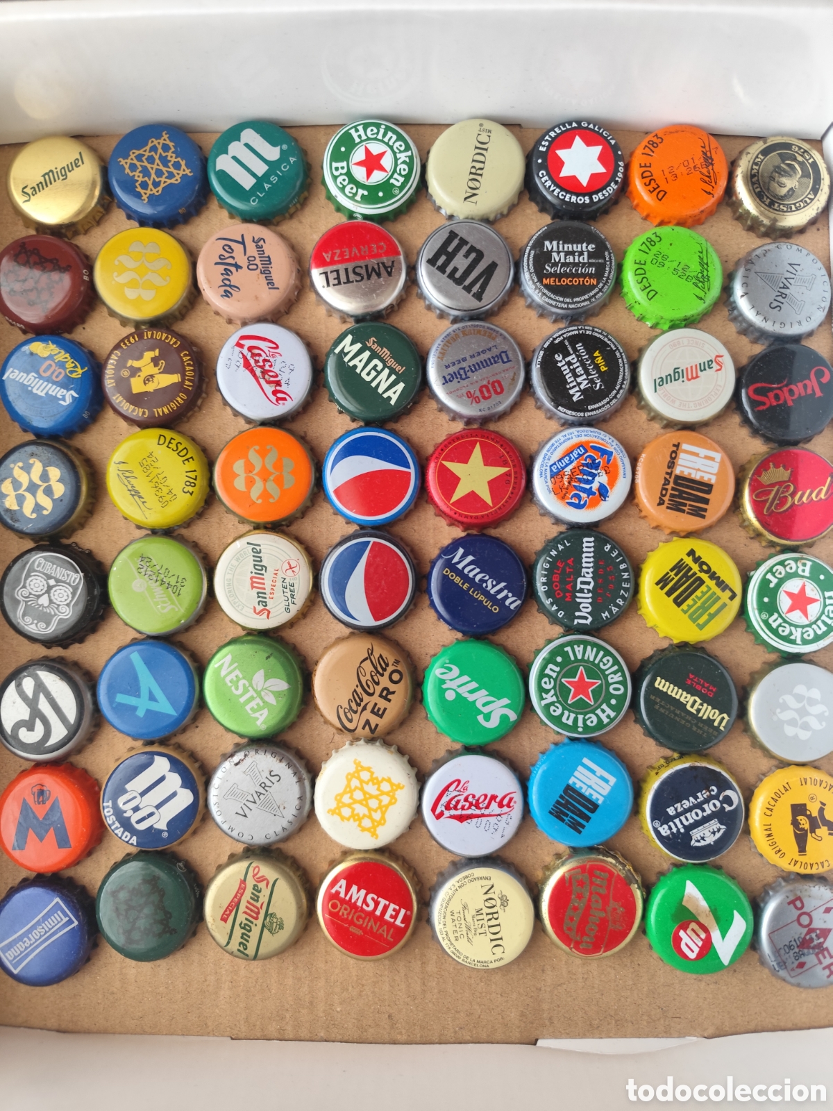 Botellas antiguas: Caja 4'5kg chapas de cerveza y bebidas