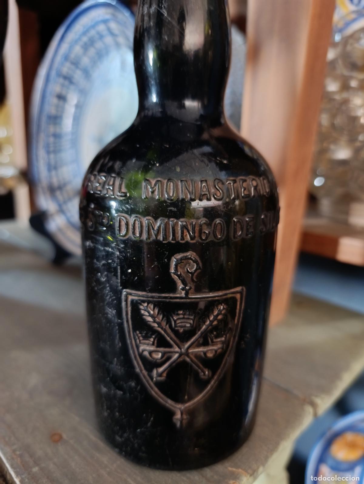 Botellas antiguas: BOTELLA EN RELIEVE REAL MONASTERIO STO DOMINGO DE SILOS - Foto 2