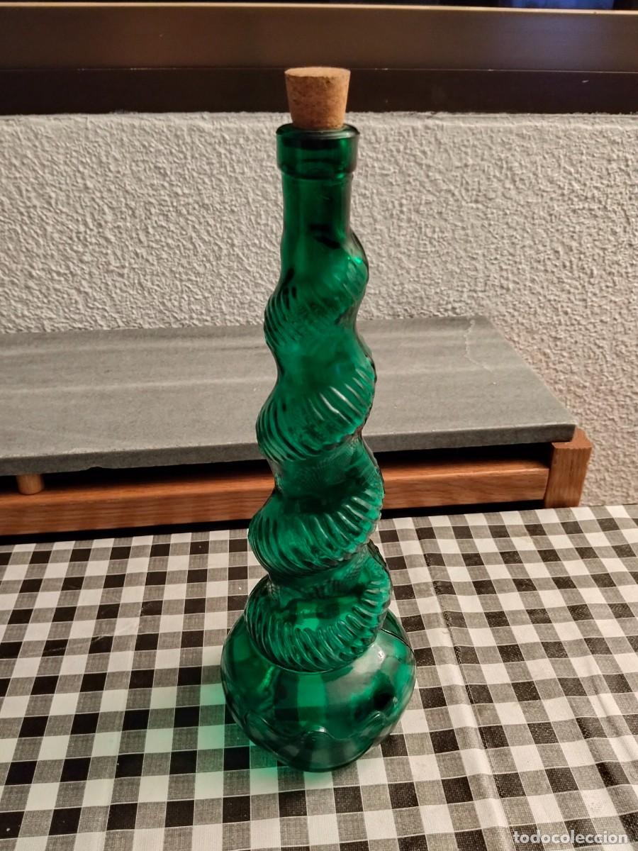 Botellas antiguas: Espectacular Botella Italiana Vintage &rdquo;Genie&rdquo; Vidrio Verde Empoli (A&ntilde;os 60/70) - Estilo Piel de Serp