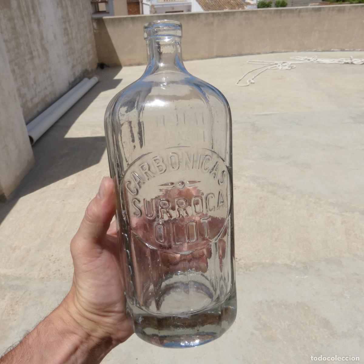 Botellas antiguas: Antigua botella de sifon en vidrio trasparente y letras en relieve, carbonicas surroca olot, 1320gr.