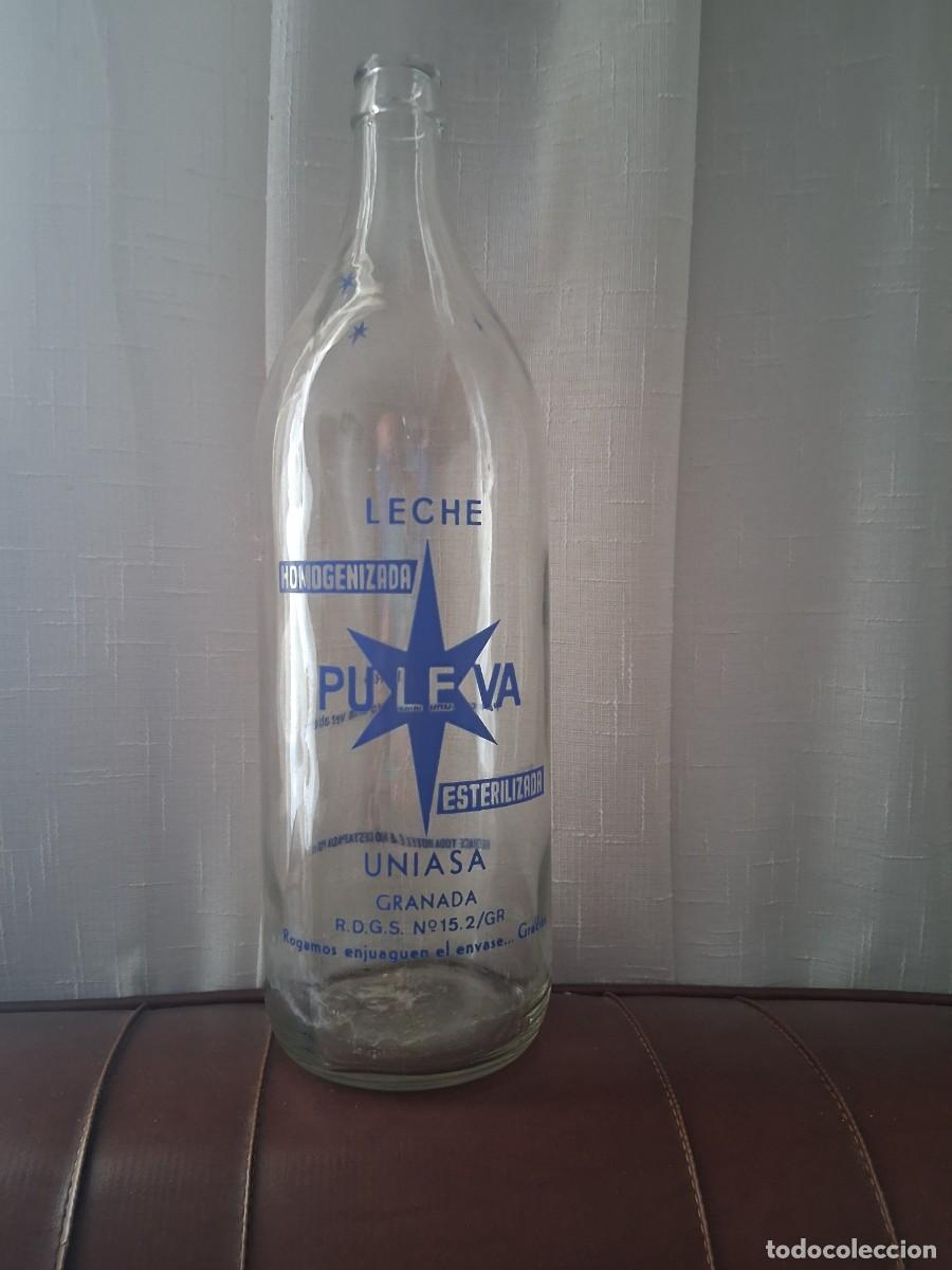 Botellas antiguas: Botella de leche 1 litro Puleva uniasa Granada