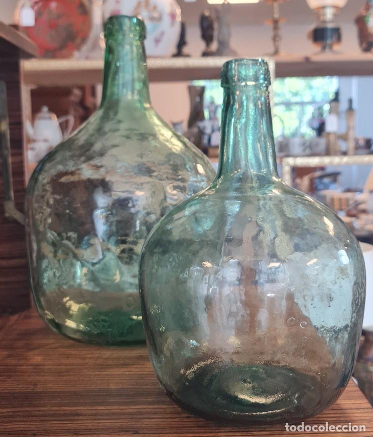 Botellas antiguas: Pareja de Damajuanas Antiguas: Viresa 8L y Vidriera Ayelense 4L (Vidrio Soplado Moldeado)