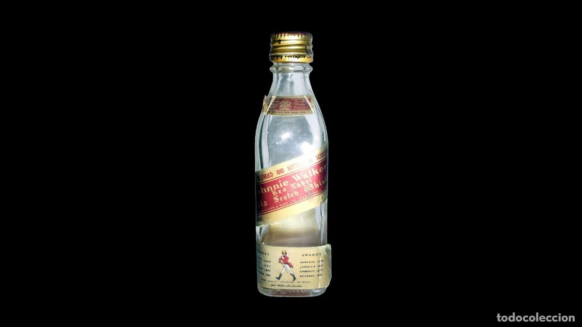 Alte Flaschen: BOTELL&Iacute;N MINIATURA JOHNNIE WALKER RED LABEL - OLD SCOTCH WHISKY - VERSI&Oacute;N A&Ntilde;OS 70 - VAC&Iacute;O