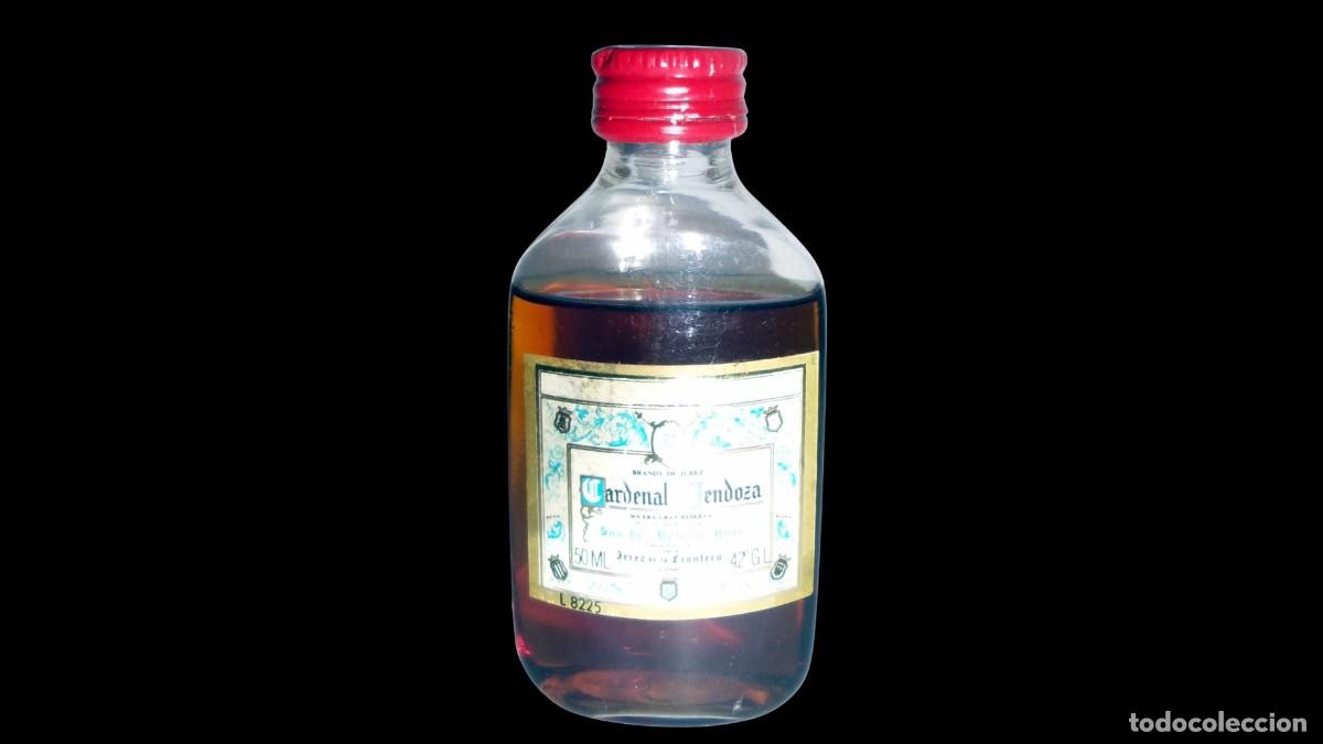 Alte Flaschen: BOTELL&Iacute;N MINIATURA BRANDY CARDENAL MENDOZA - SOLERA GRAN RESERVA - JEREZ - A&Ntilde;OS 70/80