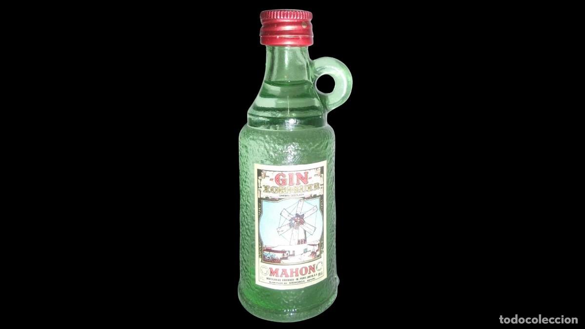 Alte Flaschen: BOTELL&Iacute;N MINIATURA GIN XORIGUER - GINEBRA DESTILADA MAH&Oacute;N - A&Ntilde;OS 80/90 - LLENA