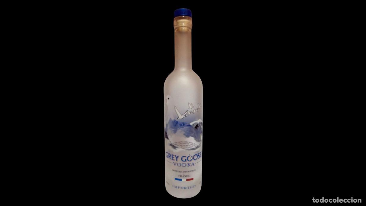Alte Flaschen: BOTELLA VAC&Iacute;A DECORATIVA - GREY GOOSE VODKA - FRANCIA - VIDRIO ESMERILADO