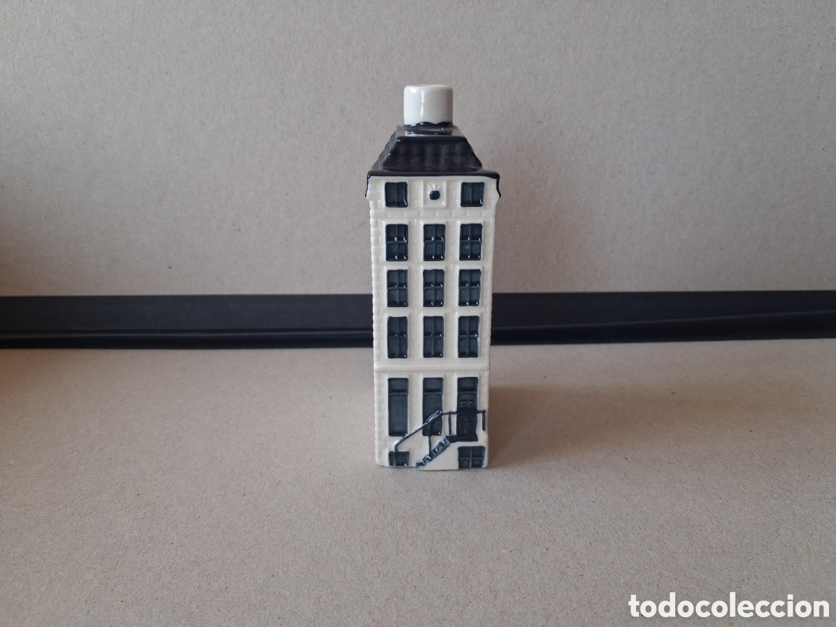 Botellas antiguas: Casita botella en cer&aacute;mica de Delft