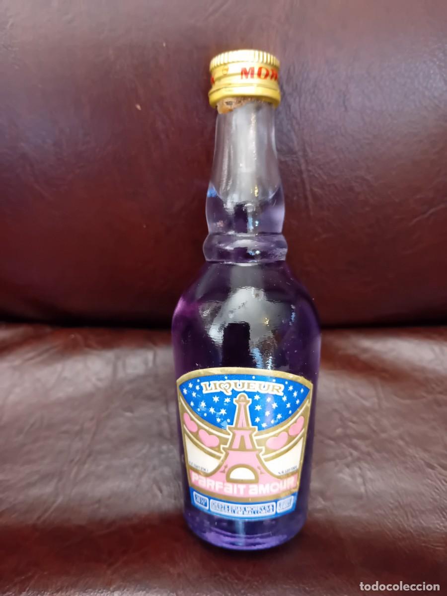 Botellas antiguas: Botella peque&ntilde;a Parfait Amour, Mallorca
