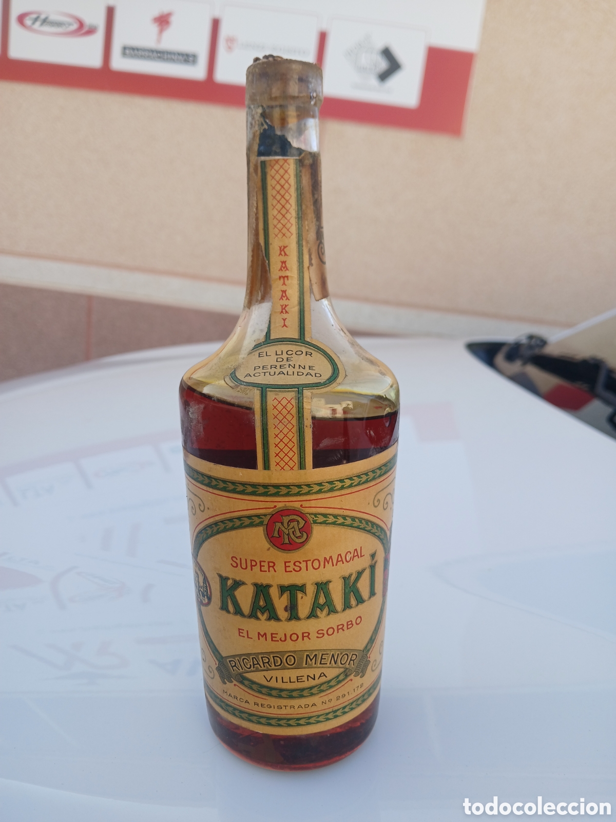 Botellas antiguas: BOTELLA DE KATAKI RICARDO MENOR VILLENA, BEANDY.