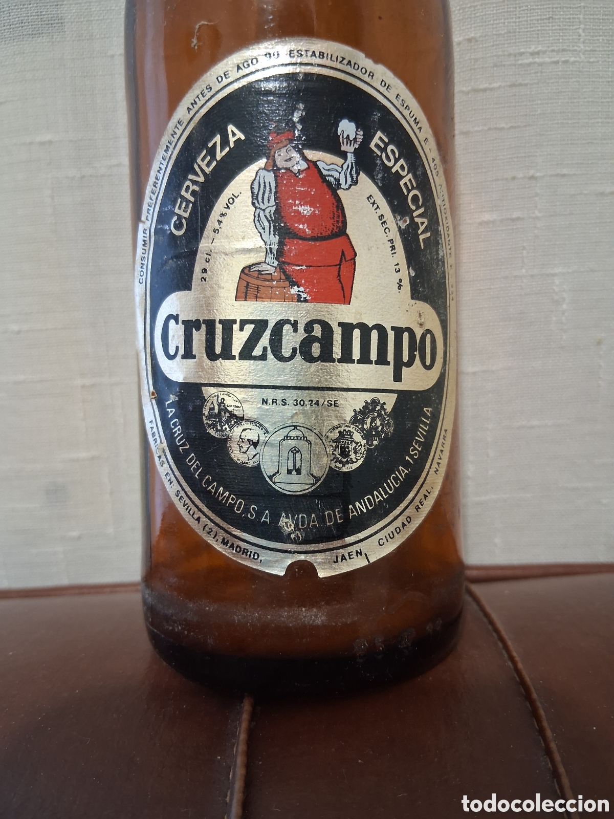 Botellas antiguas: Botella cerveza CRUZCAMPO de 29 cl LA CRUZ DEL CAMPO Sevilla Madrid Ja&eacute;n Navarra ciudad real