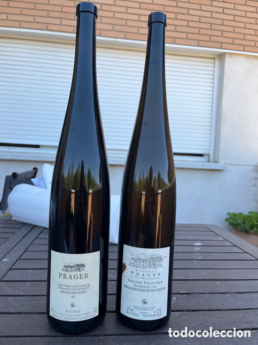 Botellas antiguas: Dos botellas magnum de vino blanco
