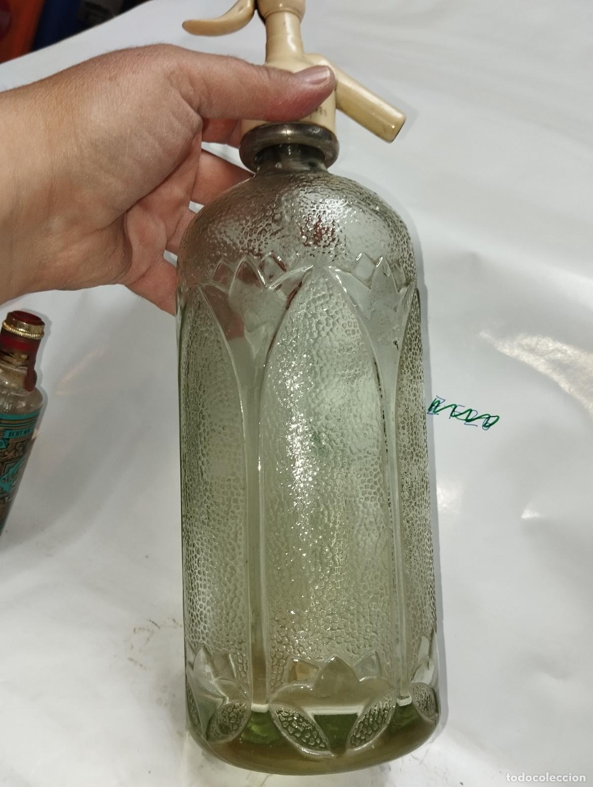 Botellas antiguas: SIFON ANTIGUO CON RELIEVES FLOR DE LIS - Foto 2