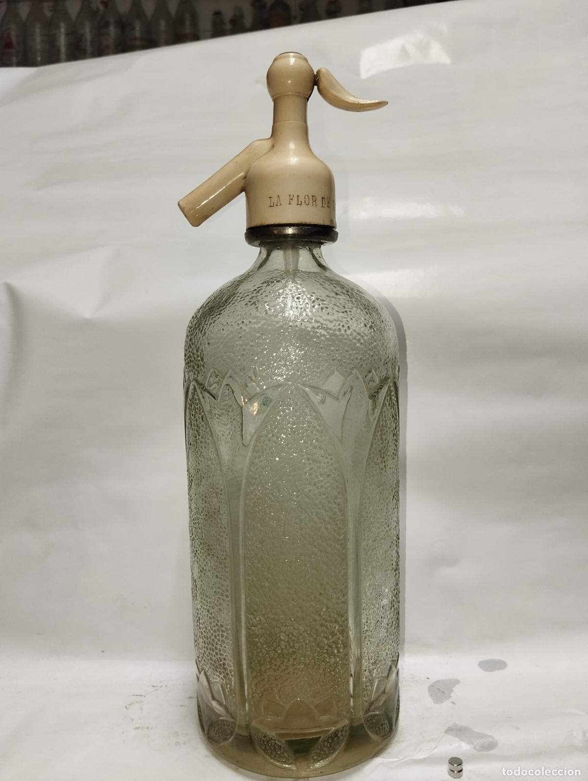 Botellas antiguas: SIFON ANTIGUO CON RELIEVES FLOR DE LIS