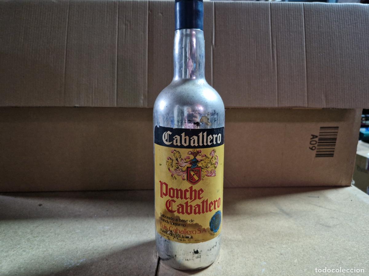 Botellas antiguas: BONITA BOTELLA COLECCIONABLE. CABALLERO PONCHE CRANDY VIEJISIMO.