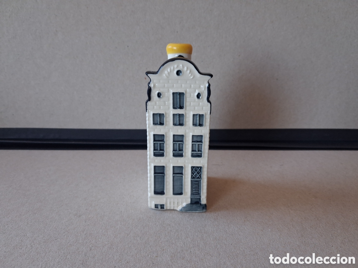 Botellas antiguas: Casita botella en cer&aacute;mica de Delft
