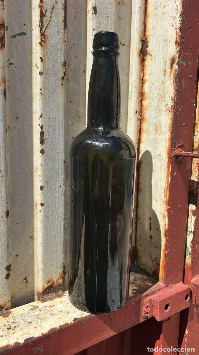 Botellas antiguas: BOTELLA ANTIGUA VERDE DE VINO DE 32 CMS. - Foto 1