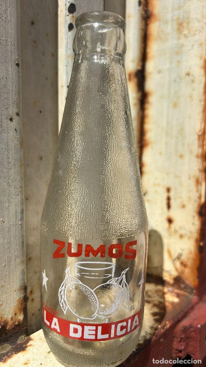 Botellas antiguas: BOTELLA ANTIGUA ZUMOS LA DELICIA DE TIBURCIO MERLO VALDEPE&Ntilde;AS