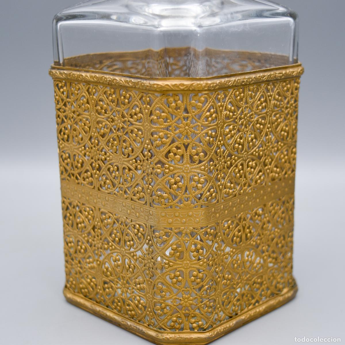 Botellas antiguas: Licorera / botella de lat&oacute;n dorado - Foto 4