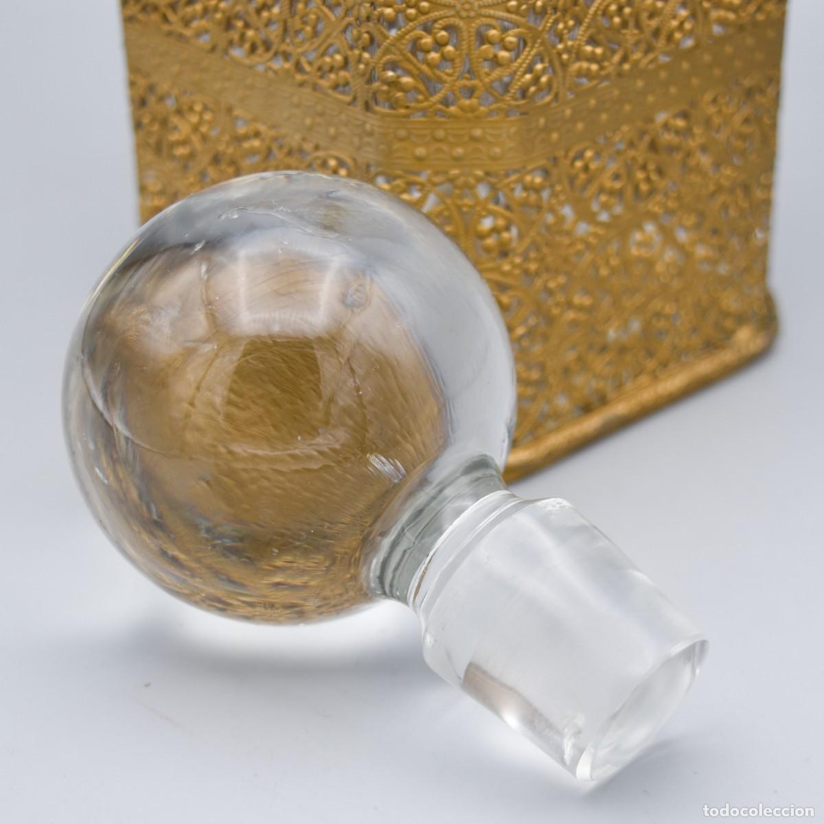 Botellas antiguas: Licorera / botella de lat&oacute;n dorado - Foto 9