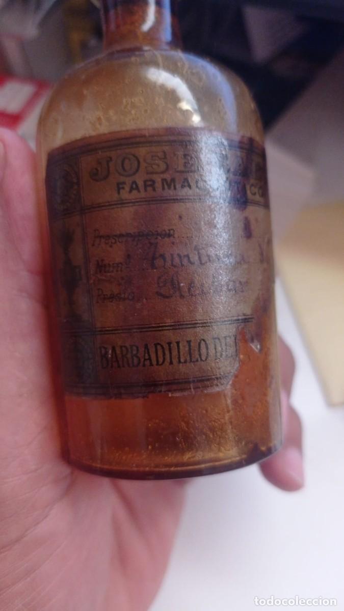 Botellas antiguas: Botella de vidrio &aacute;mbar antigua de farmacia, Barbadillo