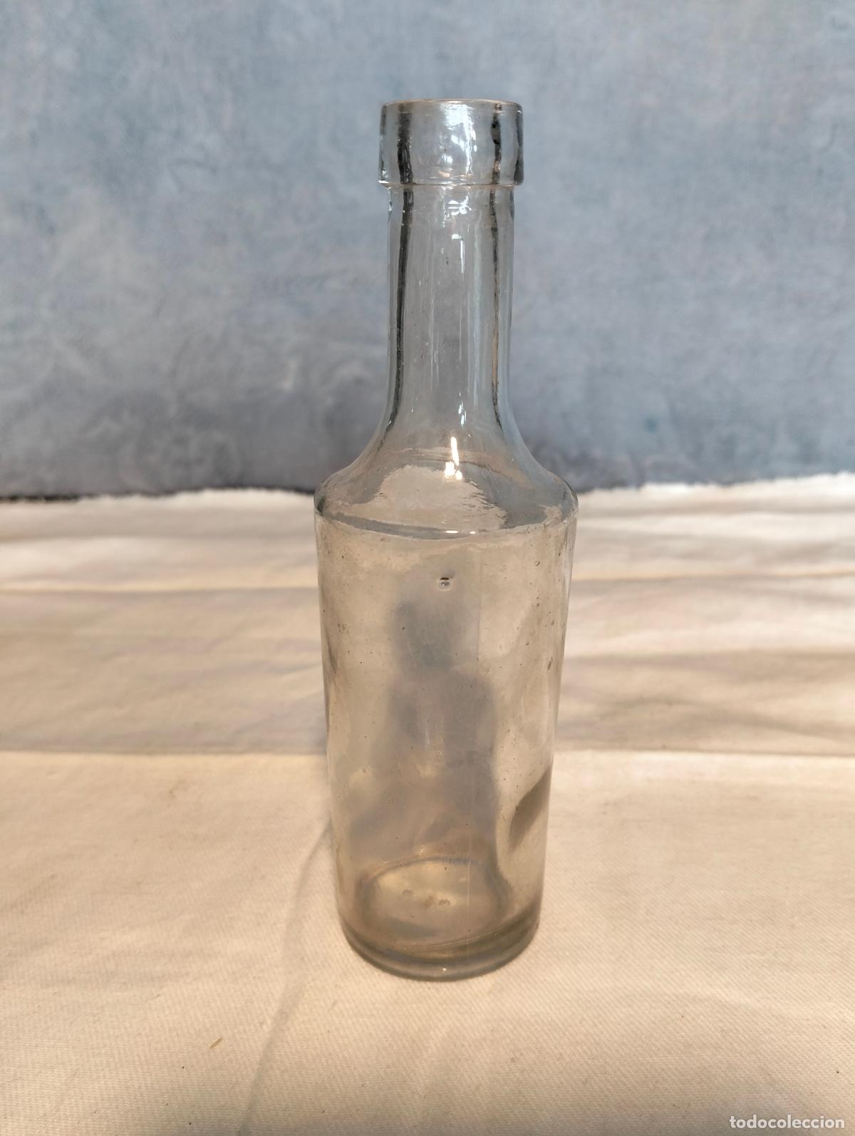 Garrafas antigas: Bote frasco botella peque&ntilde;a antigua cristal transparente frasquito de 15cm medicamento a&ntilde;os 50