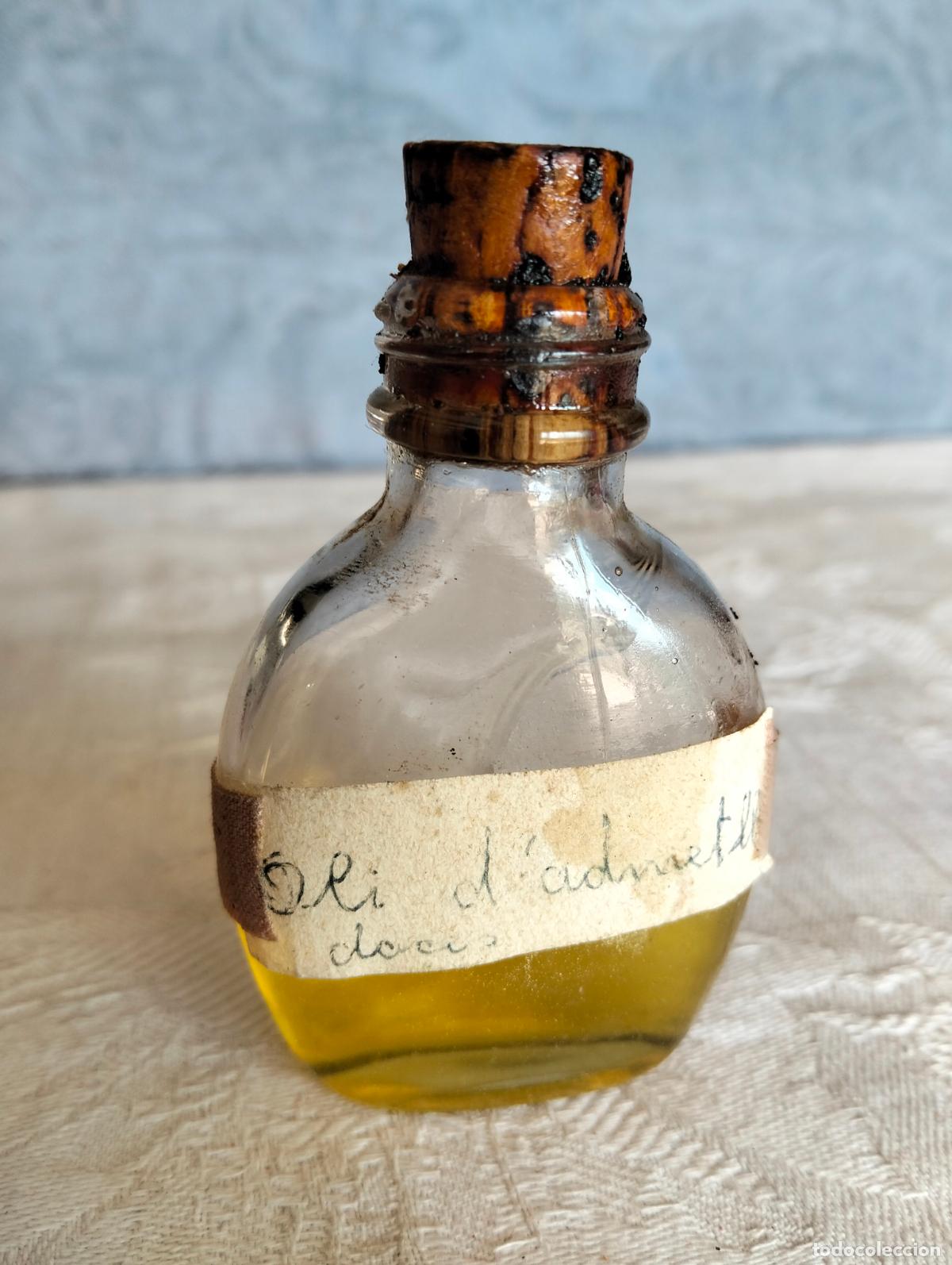 Botellas antiguas: Antigua botella de cristal transparente frasco catal&aacute;n oli d'ametlla aceite de almendras a&ntilde;os 50