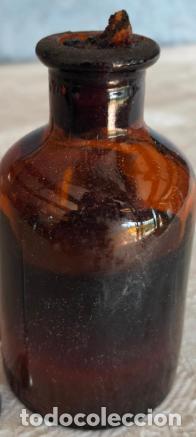 Botellas antiguas: Antigua botella de cristal marr&oacute;n frasco - Foto 1