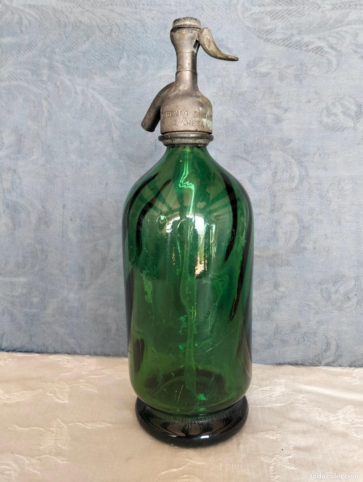 Botellas antiguas: Botella de sif&oacute;n antigua cristal color verde Eugenio Brunet Manresa tap&oacute;n plateado a&ntilde;os 20-30