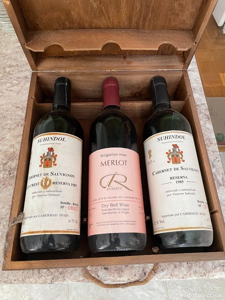 Botellas antiguas: Lote 3 Vinos B&uacute;lgaros Suhindol en caja de madera