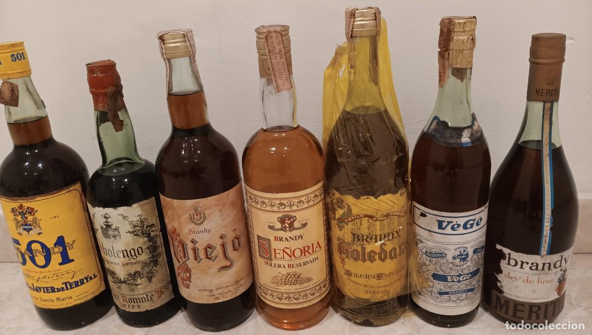 Botellas antiguas: 7 botellas brandy solo en mano