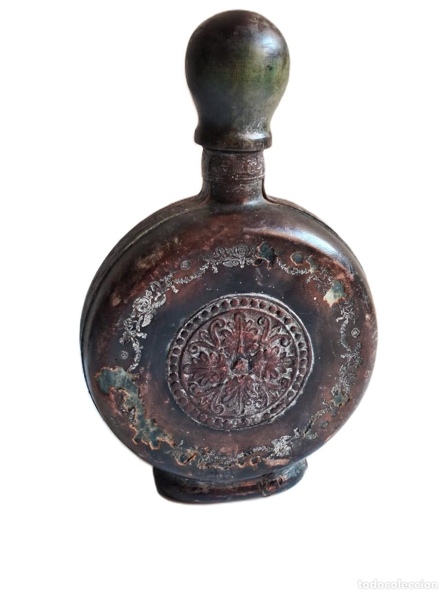 Botellas antiguas: ANTIGUA BOTELLA DECANTADOR DE CUERO ITALIANO