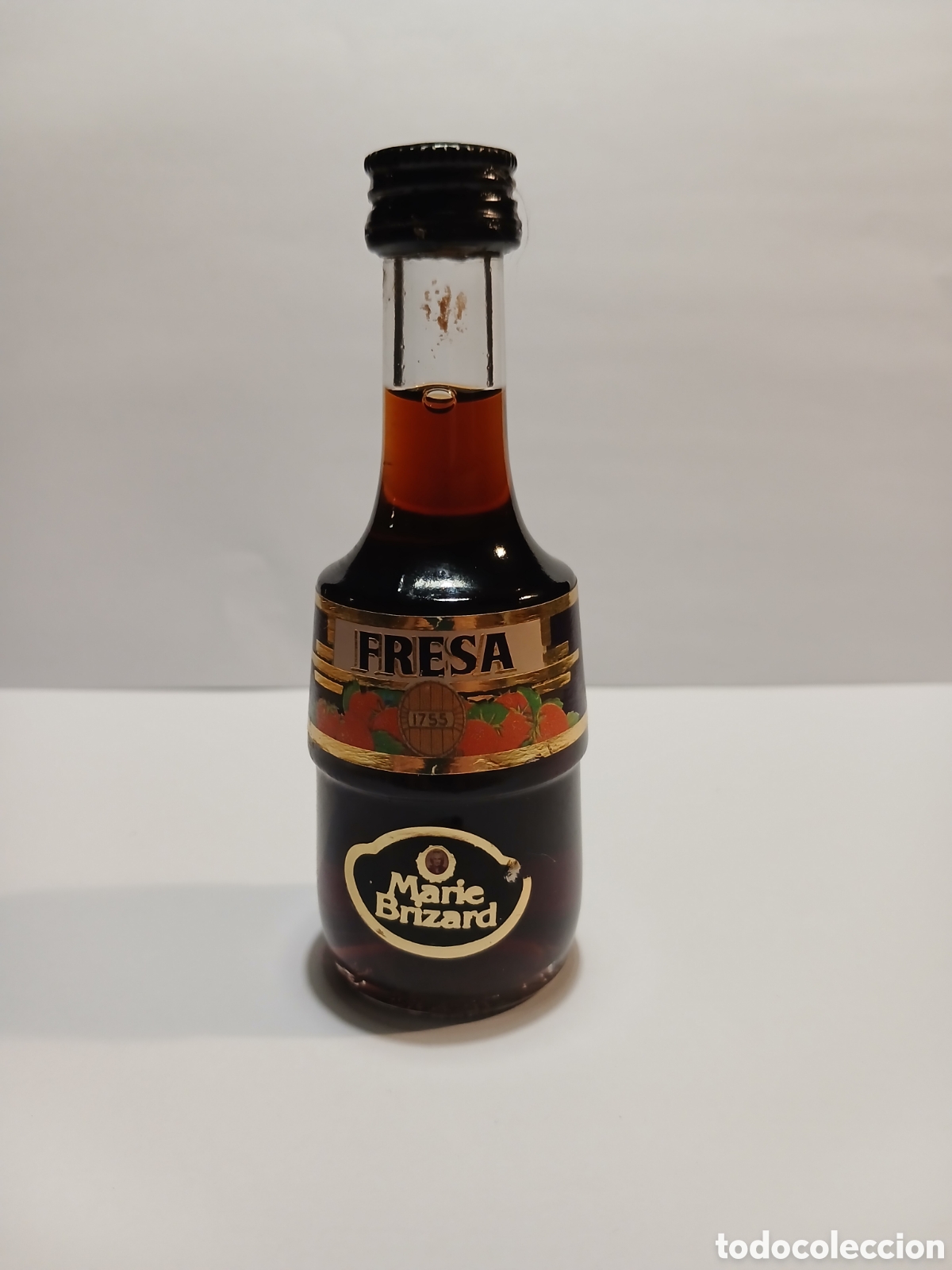 Botellas antiguas: Botella miniatura Marie Brizard Fresa a&ntilde;os 70