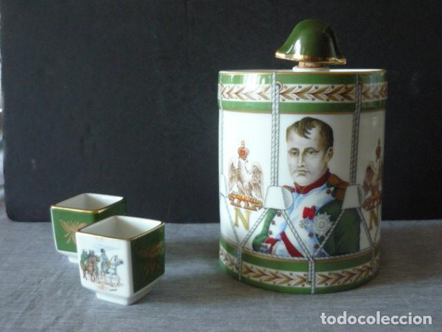 Botellas antiguas: CAMUS NAPOLEON COGNAC BOTELLA CERAMICA LIMOGES CON DOS VASOS CERAMICOS AD HOC LLENA 1/3 COGNAC