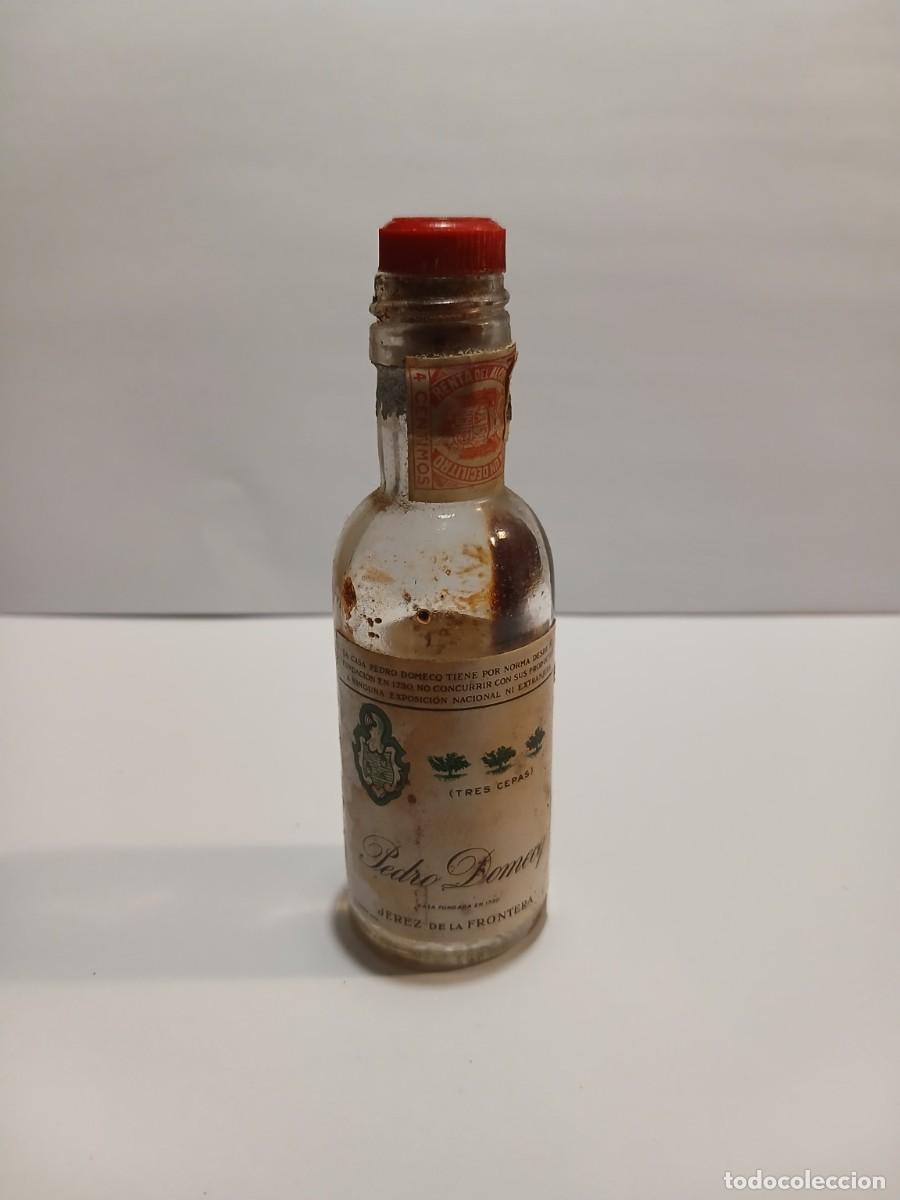 Botellas antiguas: Botella miniatura antigua Carlos III a&ntilde;os 60-70