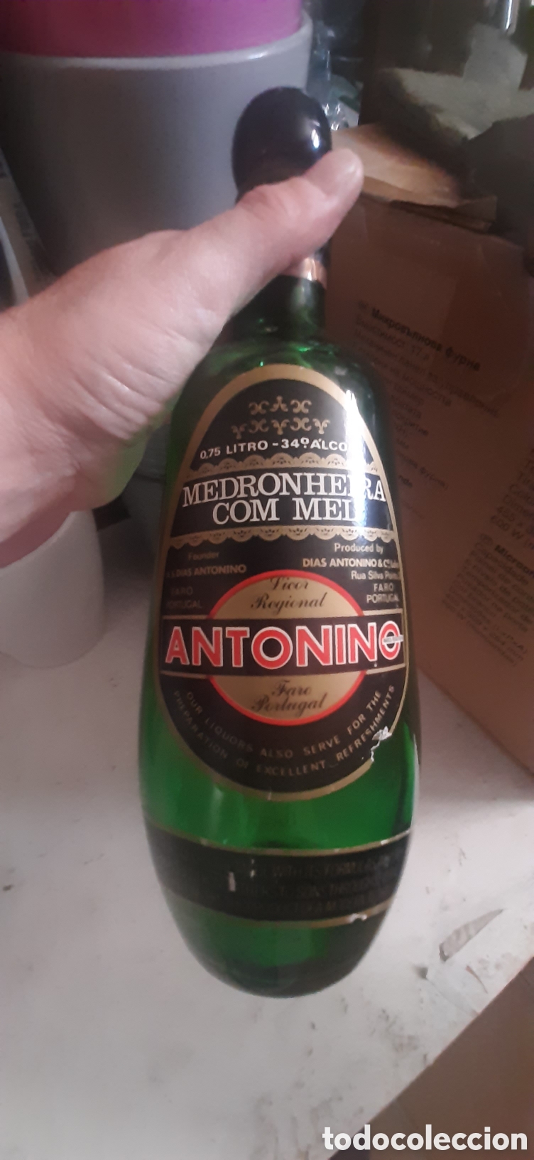 Botellas antiguas: botella licor portugu&eacute;s vac&iacute;a