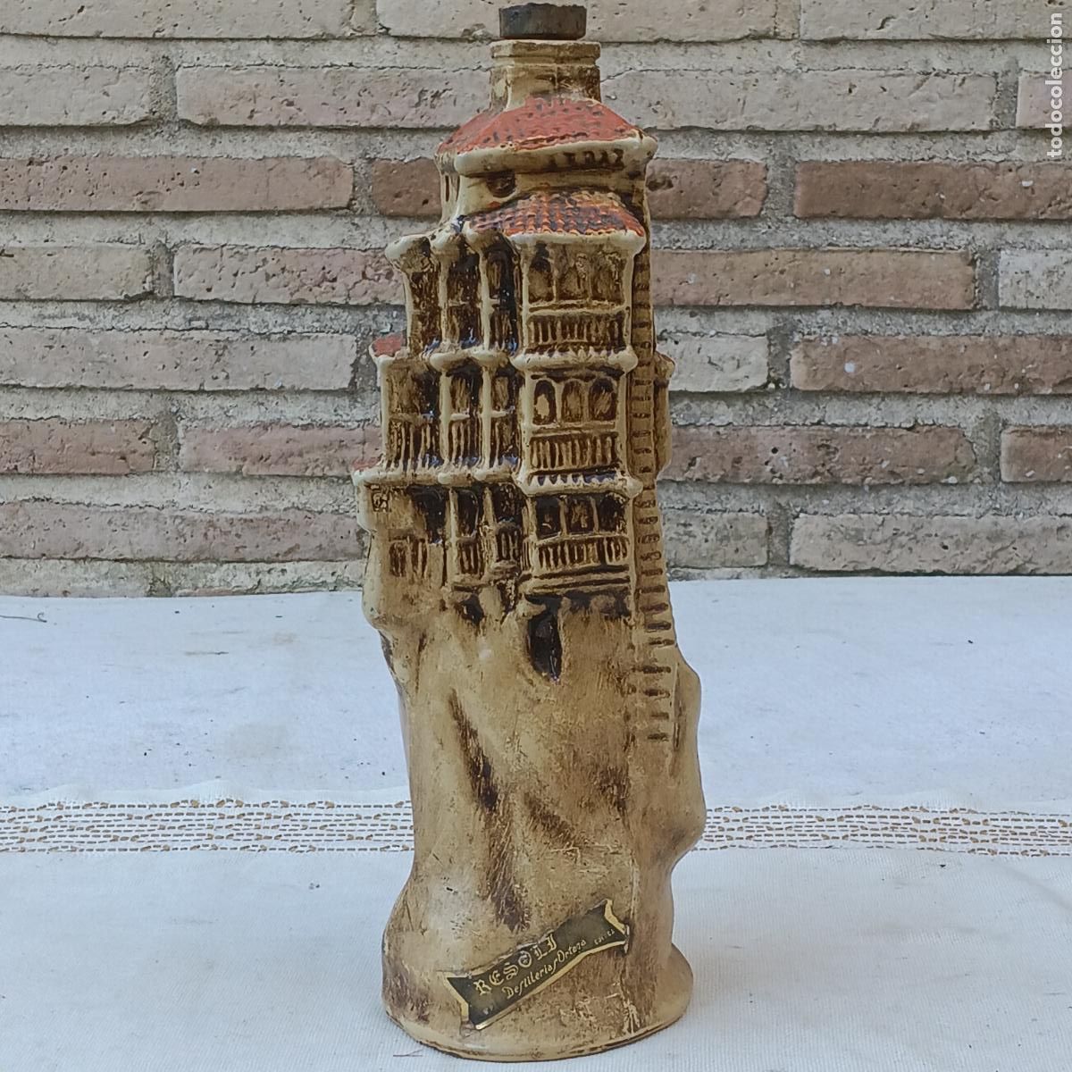 Botellas antiguas: BOTELLA DE RESOLI - CASAS COLGADAS - DESTILERIAS ORTEGA - CUENCA.