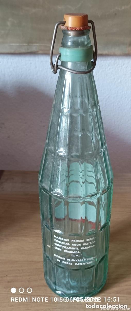 Botellas antiguas: CURIOSA BOTELLA DE GASEOSA MARCA KONGA - Foto 2