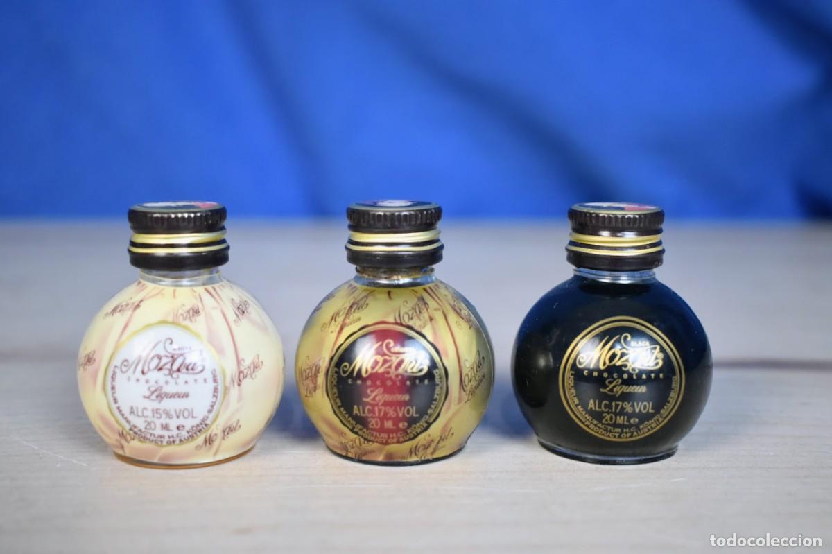 Botellas antiguas: Lote de tres botellines Mozart tres chocolates