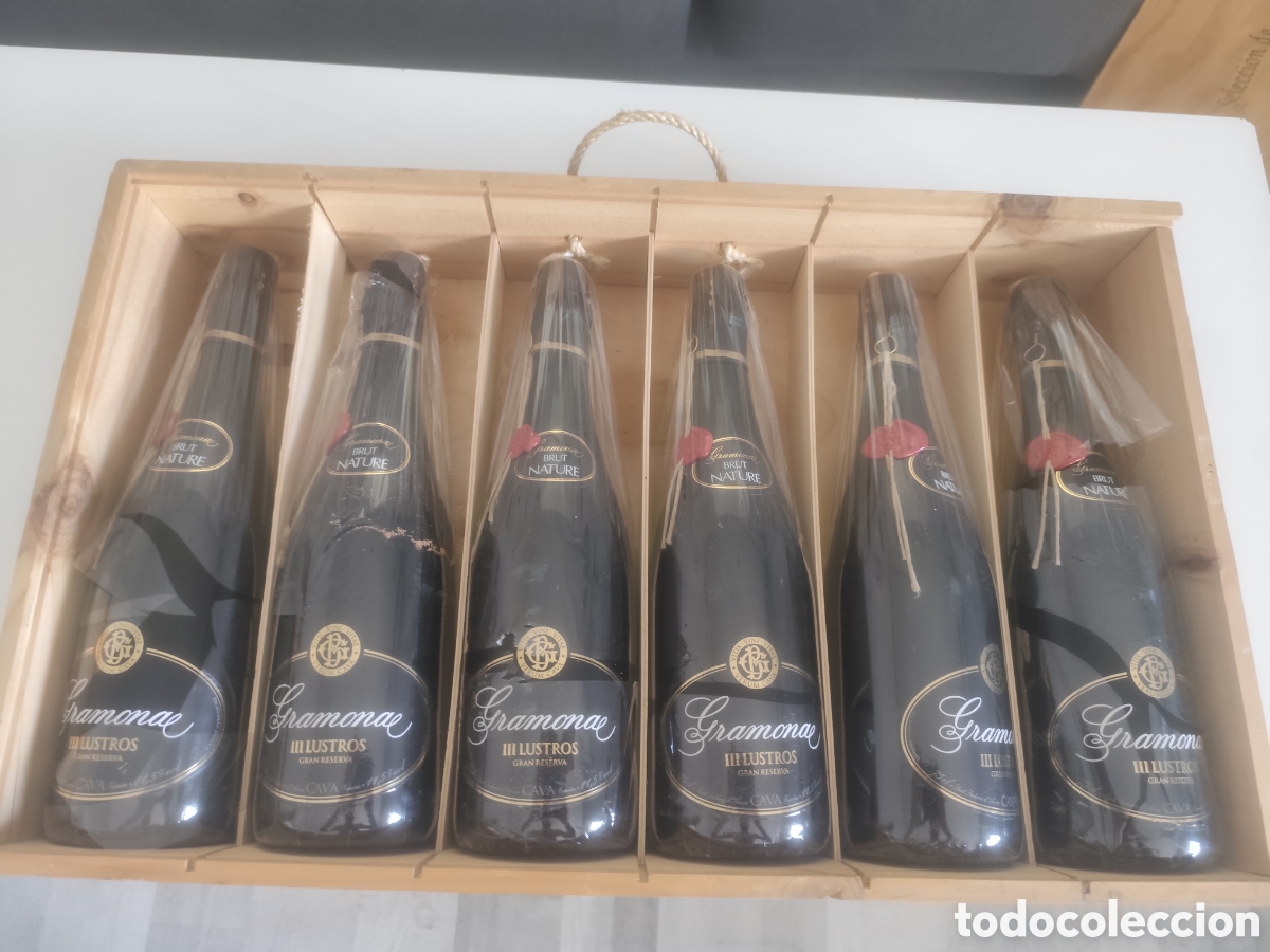 Botellas antiguas: Caja de madera con 6 botellas de Gramona III Lustros