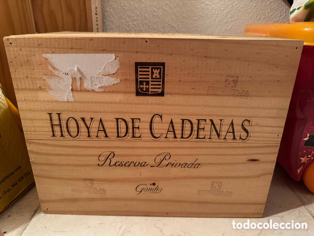 Botellas antiguas: Caja original de madera Hoya de Cadenas Reserva Privada &ndash; 6 botellas x 75 cl &ndash; Cerrada