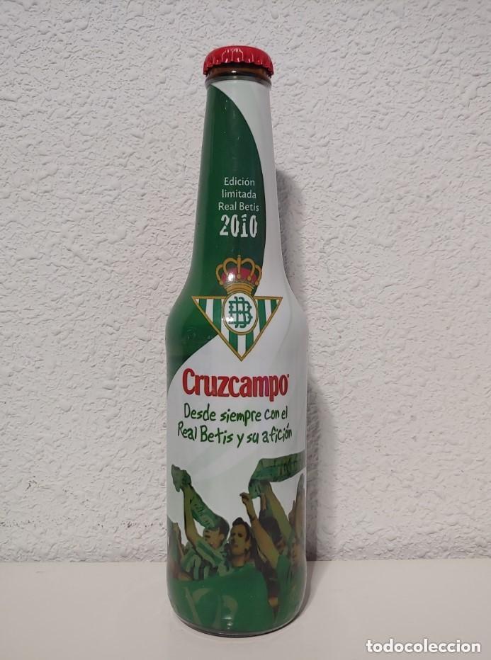 Botellas antiguas: Botellin Betis para coleccionista