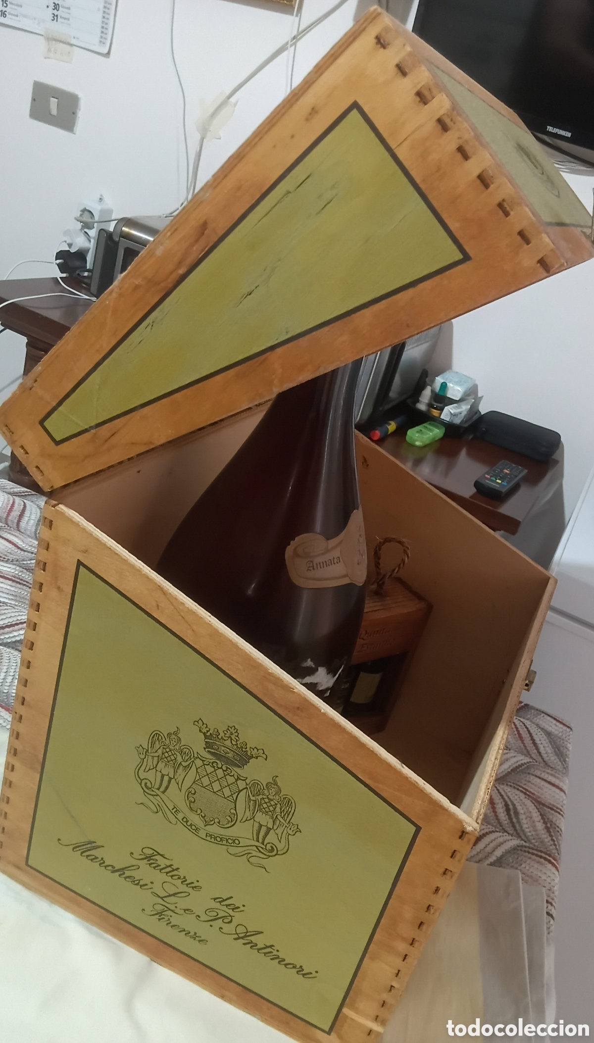 Botellas antiguas: Bottiglia vintage &rdquo;Sogno di Bacco&rdquo; Umberto Fiore in cofanetto di legno Antinori con accessori
