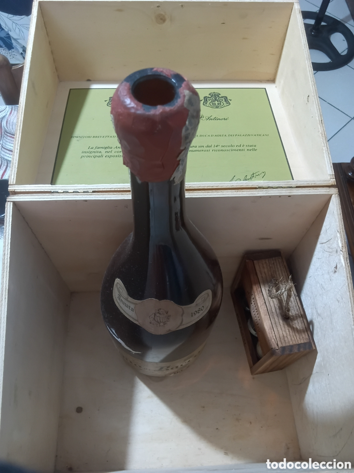 Botellas antiguas: Bottiglia vintage &rdquo;Sogno di Bacco&rdquo; Umberto Fiore in cofanetto di legno Antinori con accessori