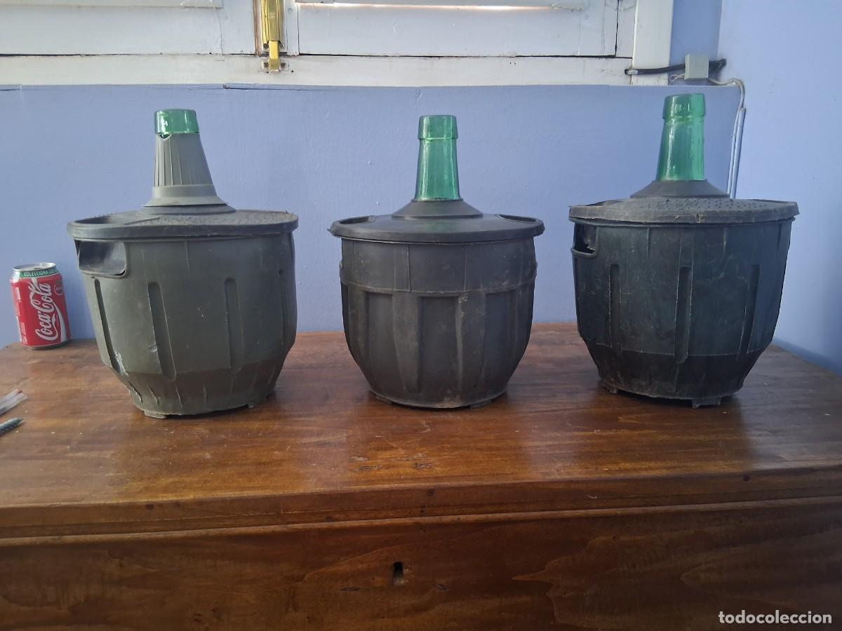 Botellas antiguas: 3 Botellas de 4 litros con funda de pl&aacute;stico garrafa damajuana cristal arroba viresa vino bodega