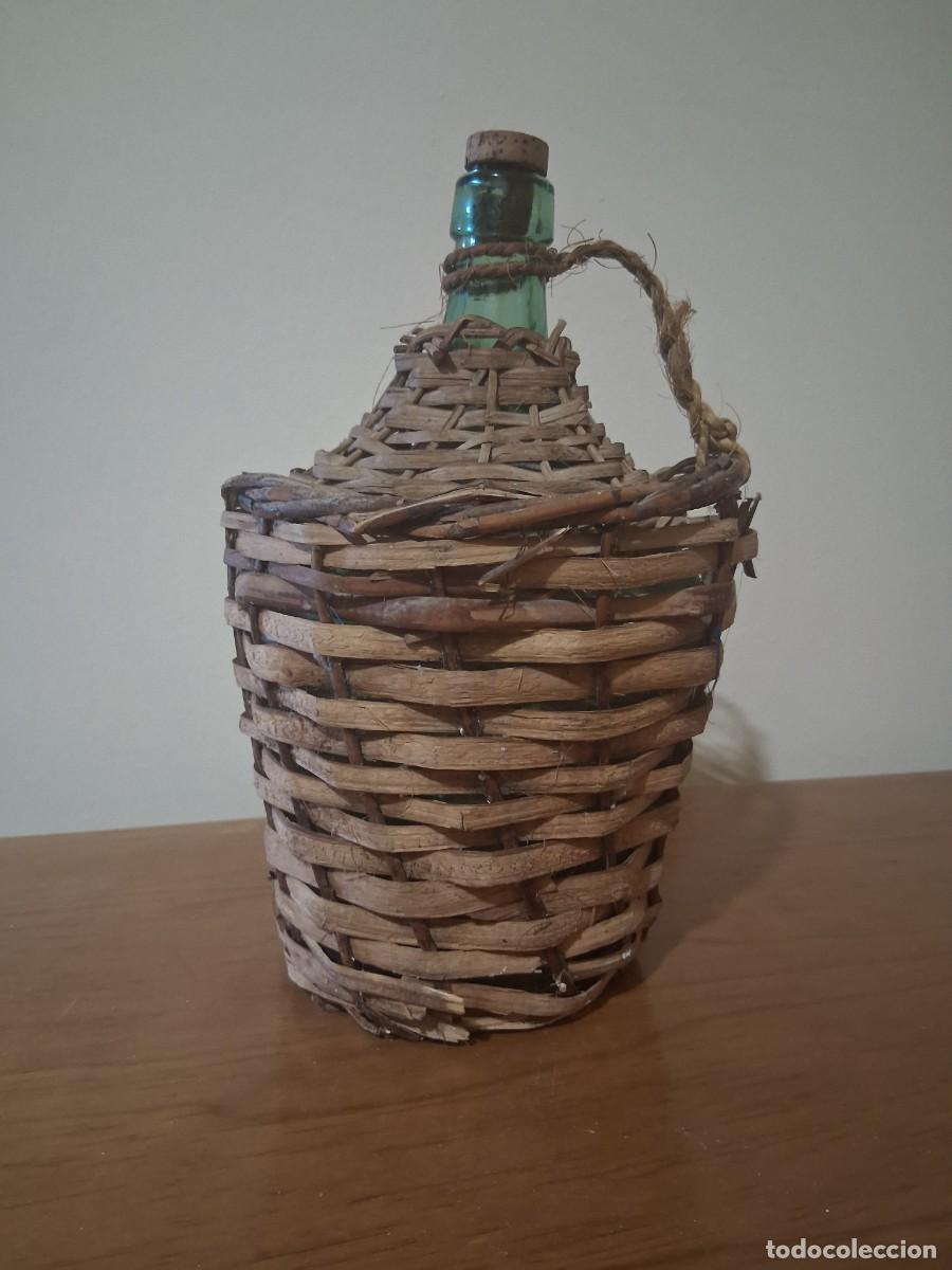 Botellas antiguas: Damajuana botella garrafa de cristal de 2 litros para agua fuente vino bodega forrada de mimbre