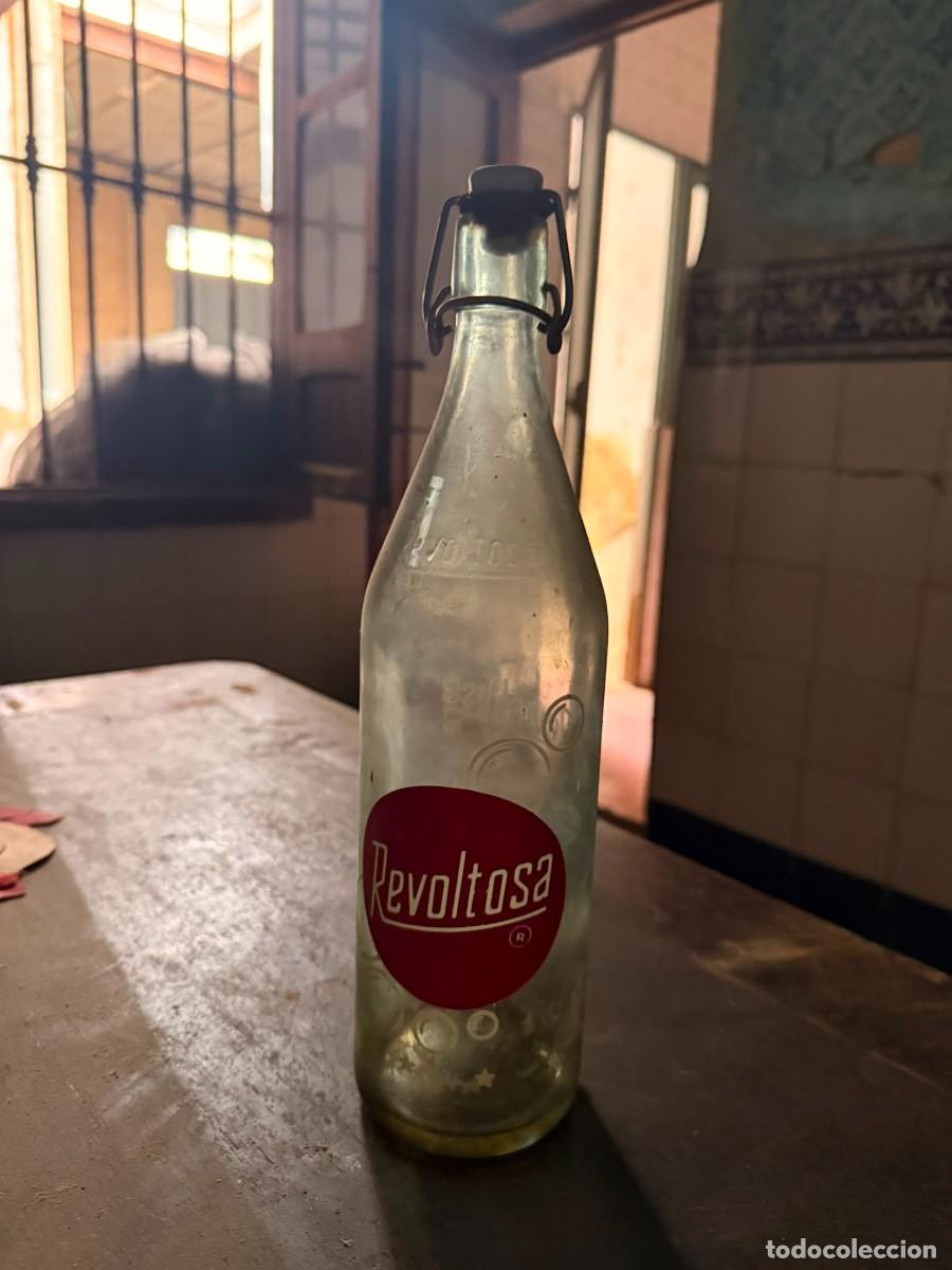 Botellas antiguas: Antigua botella de gaseosa La Revoltosa 1 Litro - Serigraf&iacute;a burbujas y notas musicales - A&ntilde;os 70