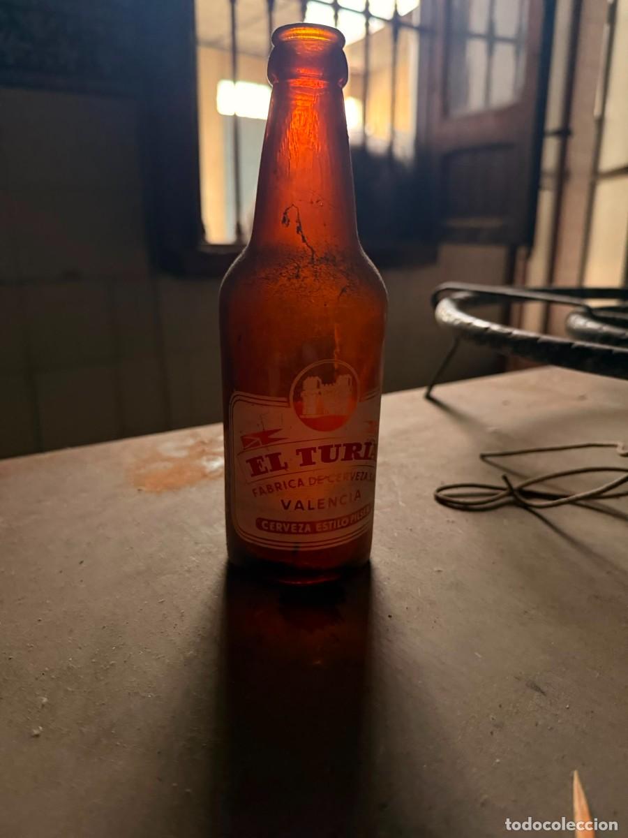 Botellas antiguas: Antiguo botell&iacute;n Cerveza El Turia (Valencia) - Tercio 33 cl - Serigraf&iacute;a bicolor rojo y blanco - A&ntilde;o