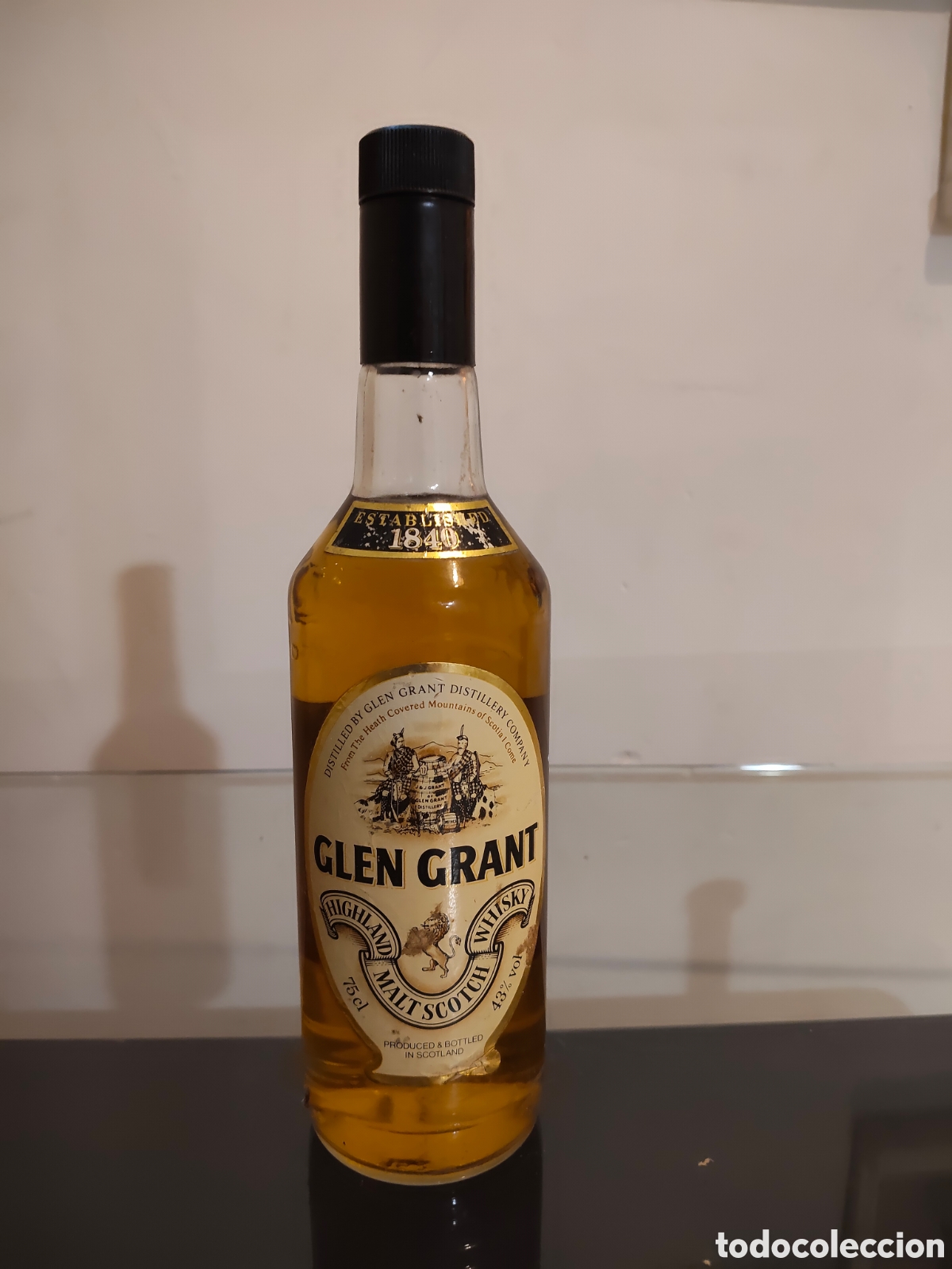 Botellas antiguas: Botella Antigua Glen Grant Highland Malt Scotch Whisky 75cl 43%. A&ntilde;o 1980 Single Malt.